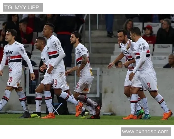 圣保罗与巴拉纳今早激战成平局比分揭晓精彩瞬间回顾 圣保罗与巴拉纳今早激战成平局比分揭晓精彩瞬间回顾