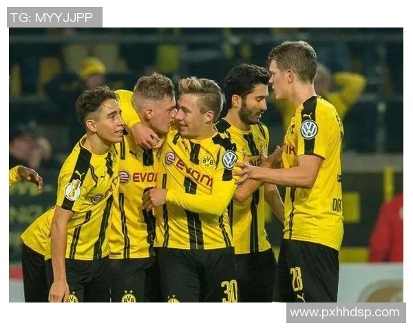 法兰克福与沙尔克04激战成和比分揭晓精彩瞬间回顾